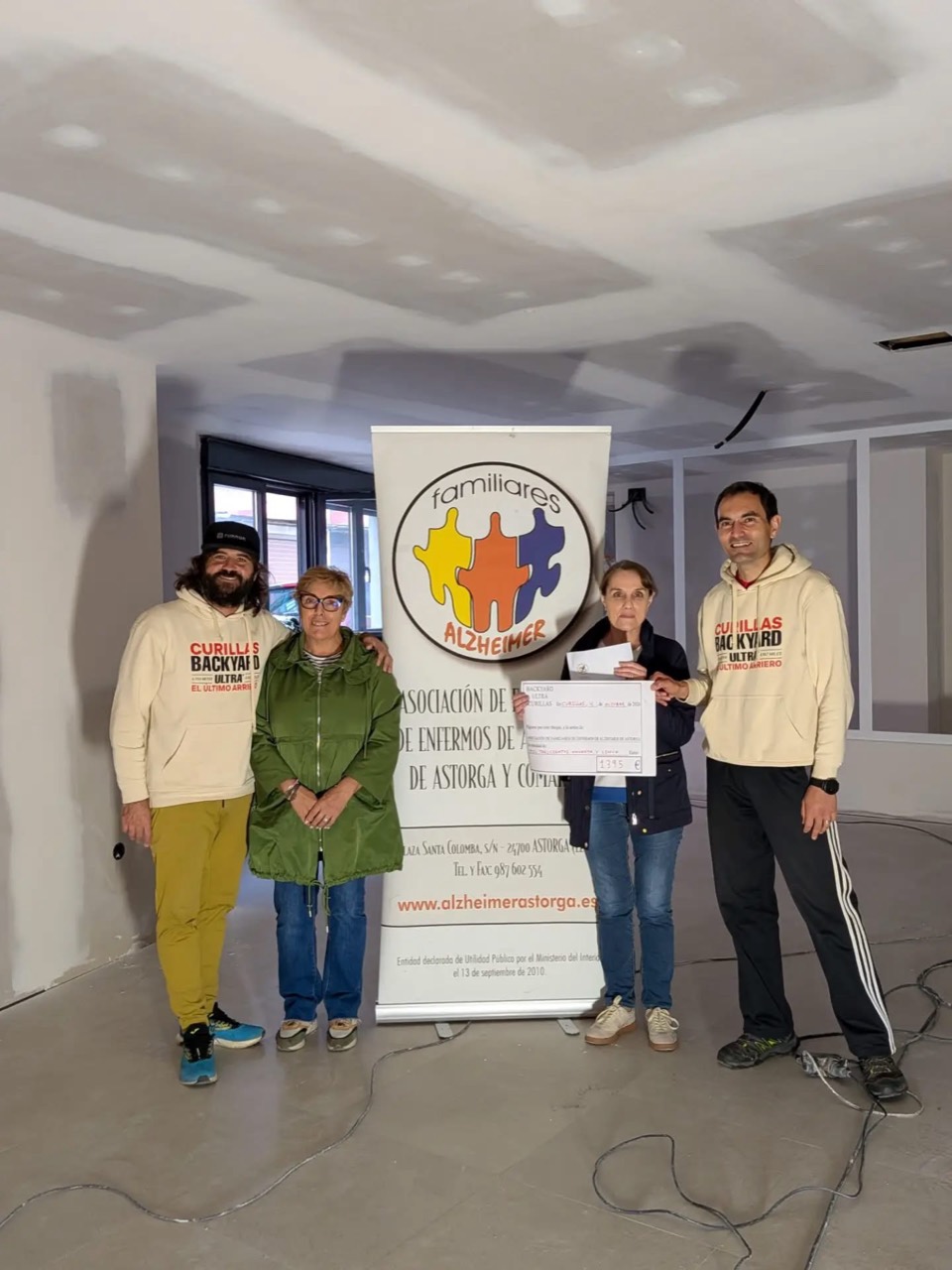 Entrega de la aportación solidaria de Curillas a AFA Astorga y Comarca